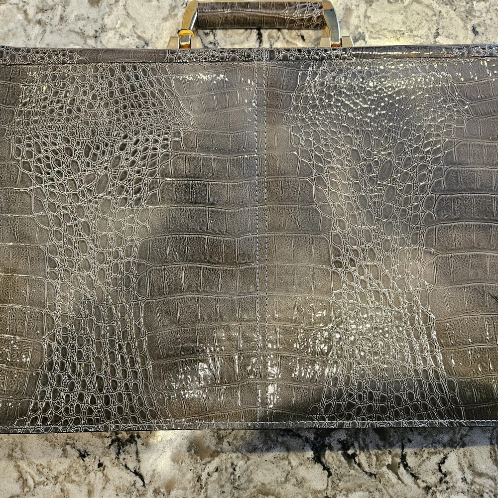 Unbranded elegant leather